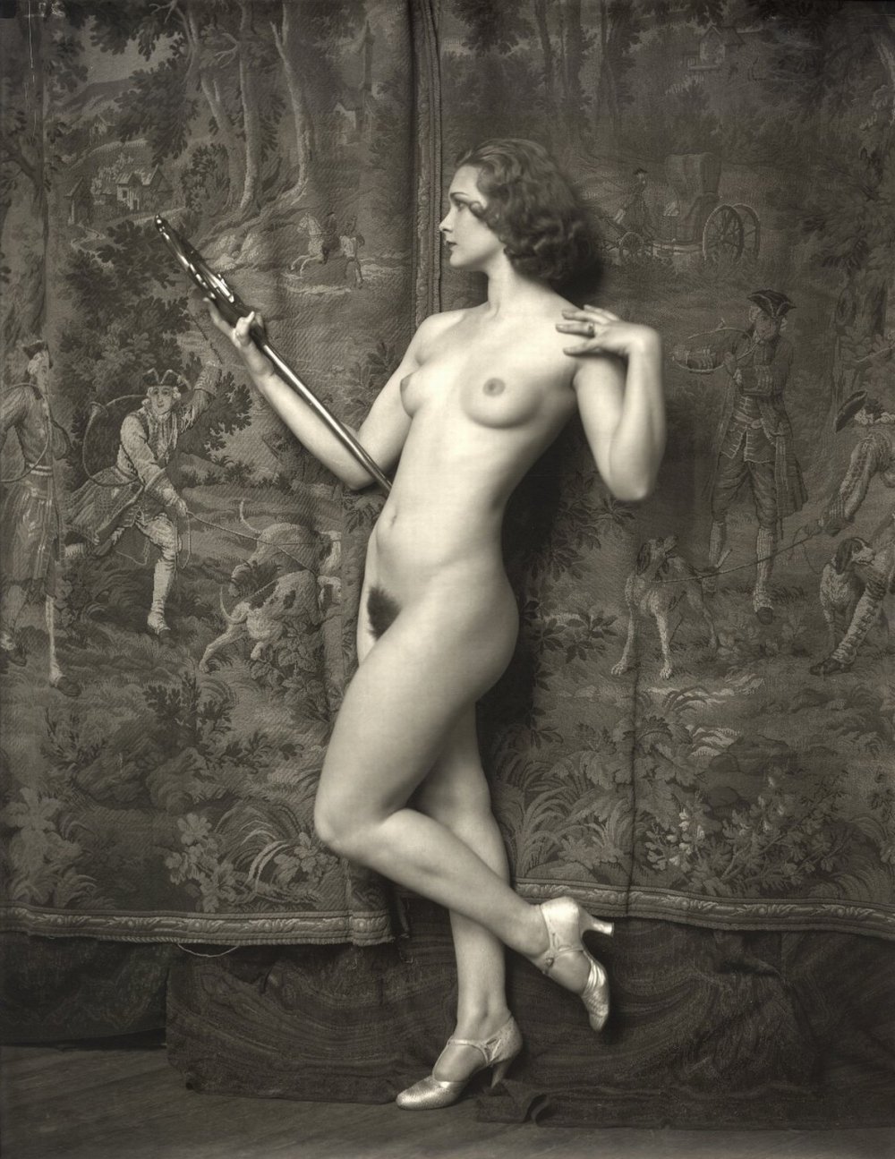 Alfred Cheney Johnston_1928_Ziegfeld Follies Girls_Hazel Forbes (mirror).jpg